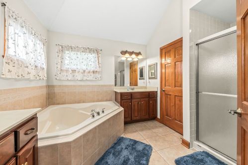 5 Crenshaw Ct, Lemont IL  60490-6614 exterior