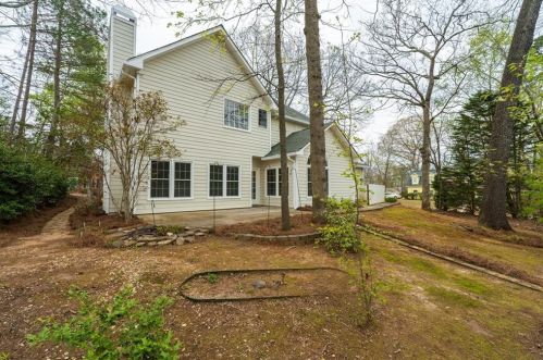 340 Falcon Creek Dr, Suwanee GA  30024-2598 exterior