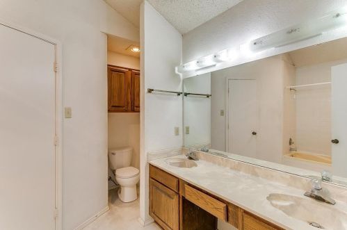 1824 Lincolnshire Way, Fort Worth TX  76134-5584 exterior