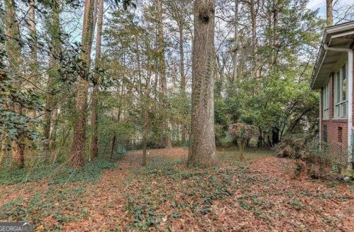 4132 Haverhill Dr, Atlanta GA  30342-3818 exterior
