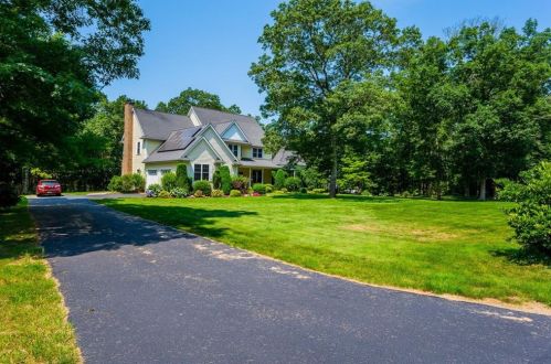 10 Shady Grove Rd, Richmond, RI 02832-1259