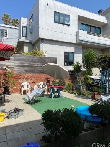 214 El Porto St, Manhattan Beach, CA 90266-3127