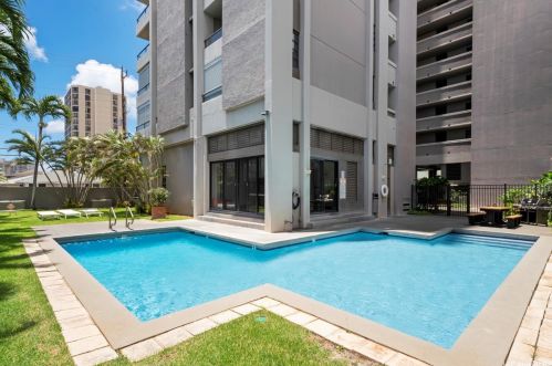 2100 Date St, Honolulu HI  96826-4033 exterior