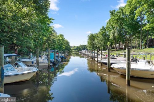 92 Berrywood Dr, Severna Park MD 21146-2001 exterior