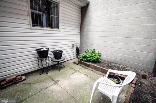 302 Juniper St, Philadelphia PA  19107-5818 exterior