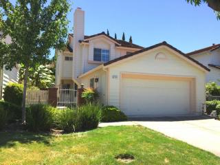 2248 Farmcrest St, Milpitas, CA 95035-7832