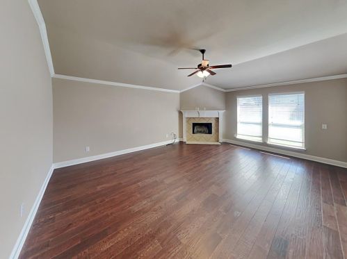 529 Sterling Dr, Fort Worth TX  76126-2461 exterior