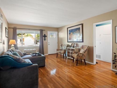 643 Fern St, Escondido, CA 92027-2105