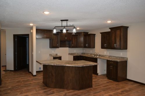 98 Maple St, Lester Pr, MN 55354-7707