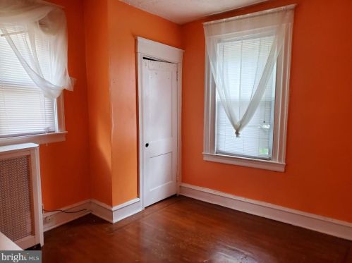 5647 10th St, Philadelphia PA 19141-3601 exterior