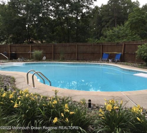 554 Oak Tree Ln, Jackson Twp, NJ 08527-3028