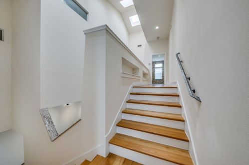 3705 Commerce St, Dallas TX  75226-1738 exterior