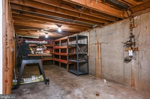 5074 Queens Wood Dr, Springfield VA  22015-1530 exterior