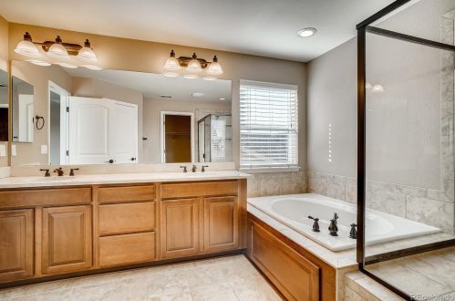 4836 Riviera Way, Aurora CO 80015-4708 exterior