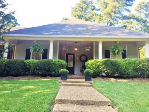 380 Pinewood Ln, Ridgeland, MS 39157-4188