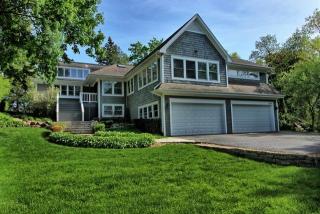 2119 Root Ln, Trout Valley, IL 60013-2838