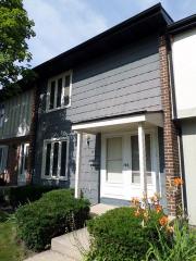 30 Cypress Sq, Hoffman Estates, IL 60123-2723