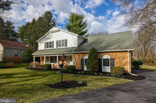 810 Orchard Ln, Lancaster, PA 17603-2422
