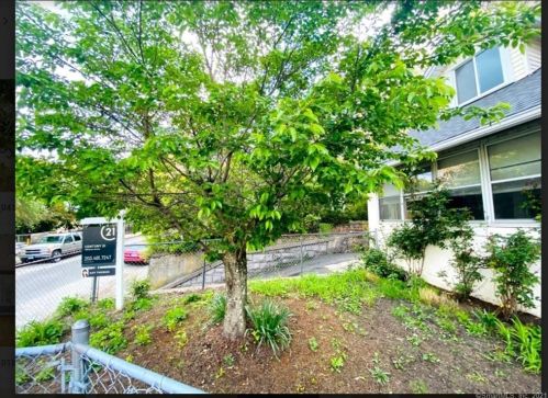 99 Platt St, Waterbury, CT 06704-3018