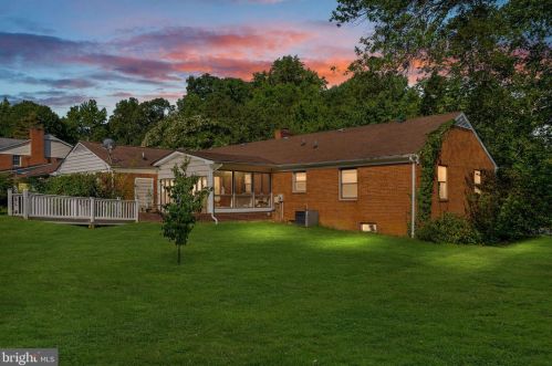 1109 Westwood Dr, Fredericksburg, VA 22401-5232