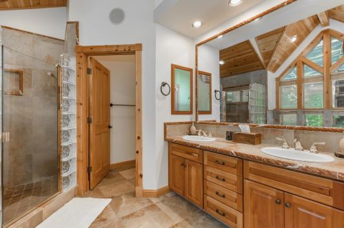 14005 Swiss Ln, Truckee CA  96161-7129 exterior