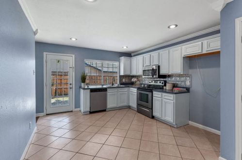 2915 Rayswood Dr, Carrollton TX 75007-5753 exterior