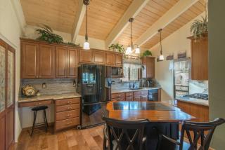 10300 Schaffer Dr, Truckee CA  96161-1903 exterior