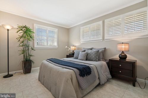 8017 Ellet Rd, Springfield VA  22151-1921 exterior