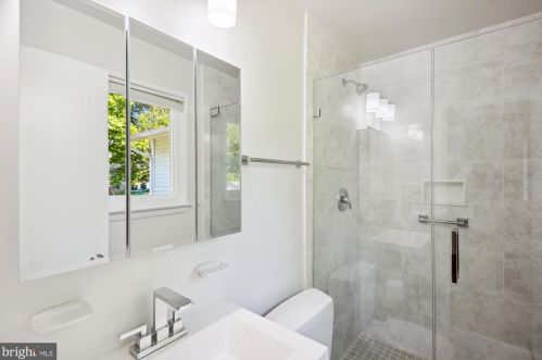 103 Claybrook Dr, Silver Spring MD 20902-3114 exterior