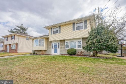 109 Manor Ct, Runnemede, NJ 08078-1017