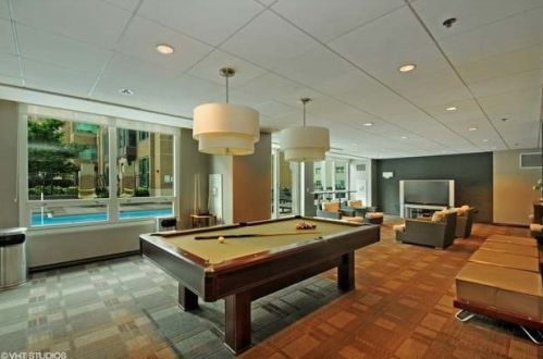 33 Ontario St, Chicago IL  60654-7760 exterior