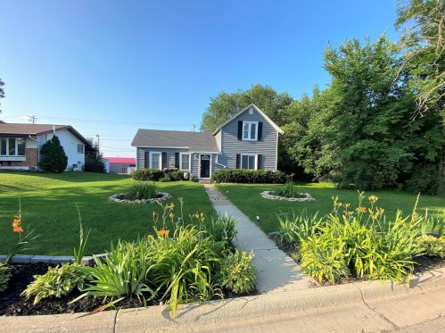 19 2nd St, Eyota, MN 55934-9706