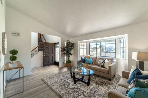 408 Swallow Ct, Manteca, CA 95336-3242