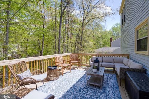 5707 Oak Leather Dr, Springfield VA  22015-2315 exterior