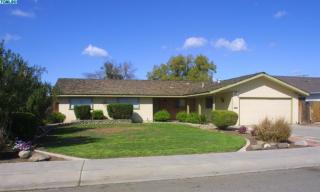 2922 Mary Ave, Visalia, CA 93277-6045