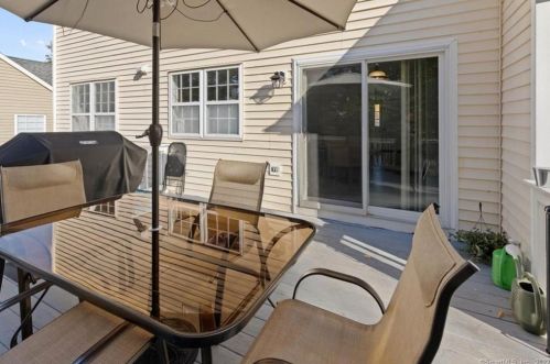 65 Wynd Ter, Middletown CT  06457-8729 exterior