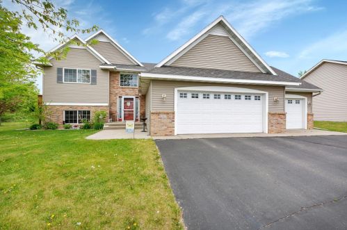 1247 Stone Ridge Rd, Sauk Rapids, MN 56379-2583