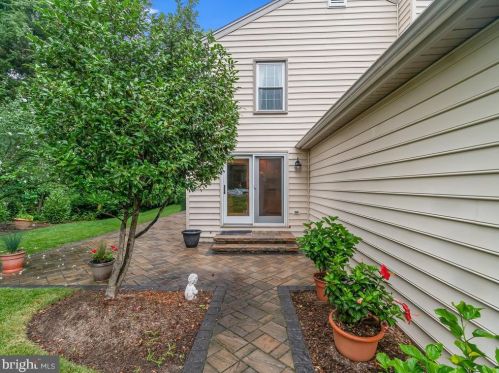 6000 Wilmington Dr, Springfield, VA 22015-3822