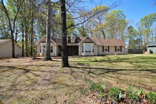 2893 Windcrest Dr, Hampton, GA 30228-1631