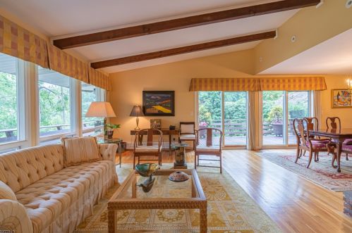 32 Skyline Dr, Morristown, NJ 07960-5145