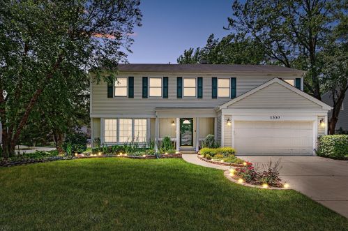 1330 Kent Ln, Buffalo Grove, IL 60089-1130