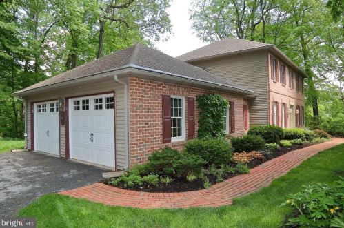 308 Winding Hill Dr, Lancaster, PA 17601-1760