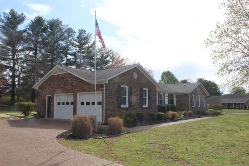 2104 Fox Hill Dr, Murfreesboro, TN 37130-6811