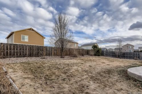 212 Newbern Way, Aurora CO 80016-6124 exterior