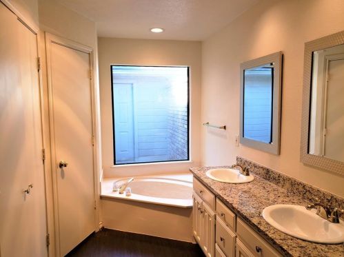 2733 Sedgeway Ln, Carrollton TX 75006-2157 exterior