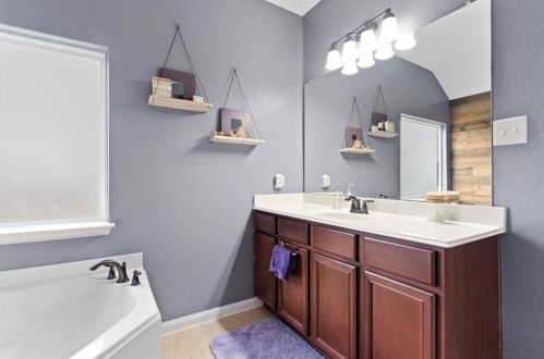 1649 Treeta Trl, Uhland TX 78640 exterior