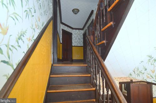 151 Fairfax St, Berkeley Springs WV  25411-3237 exterior