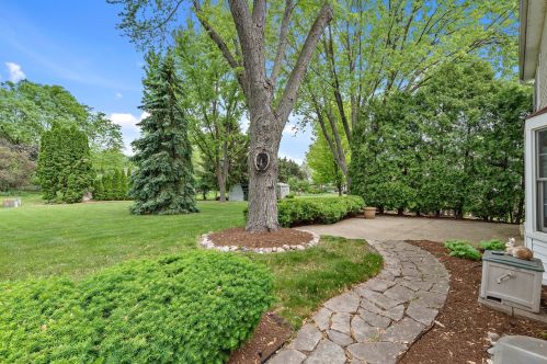 1443 Foxhill Rd, Naperville, IL 60563-2102