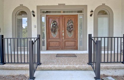 4 Overlook Dr, Newnan, GA 30265-2036