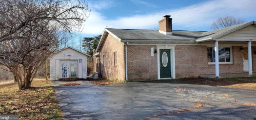 1633 Broad Ln, Falling Waters, WV 25419-3516